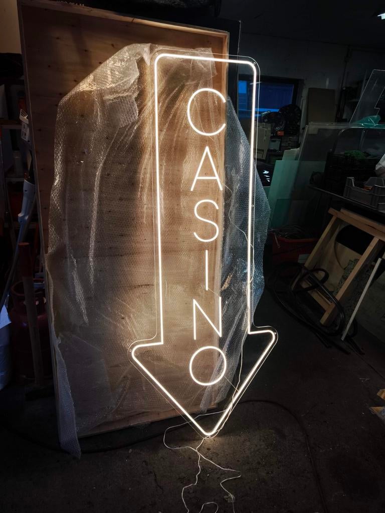 Enseigne led (casino), Collections, Enlèvement