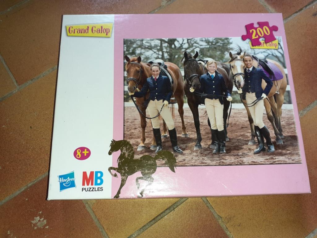 Puzzle Grand Galop 200 pièces 8 ans + accessoires gratuits, Enlèvement ou Envoi, Moins de 500 pièces, Comme neuf, Puzzle