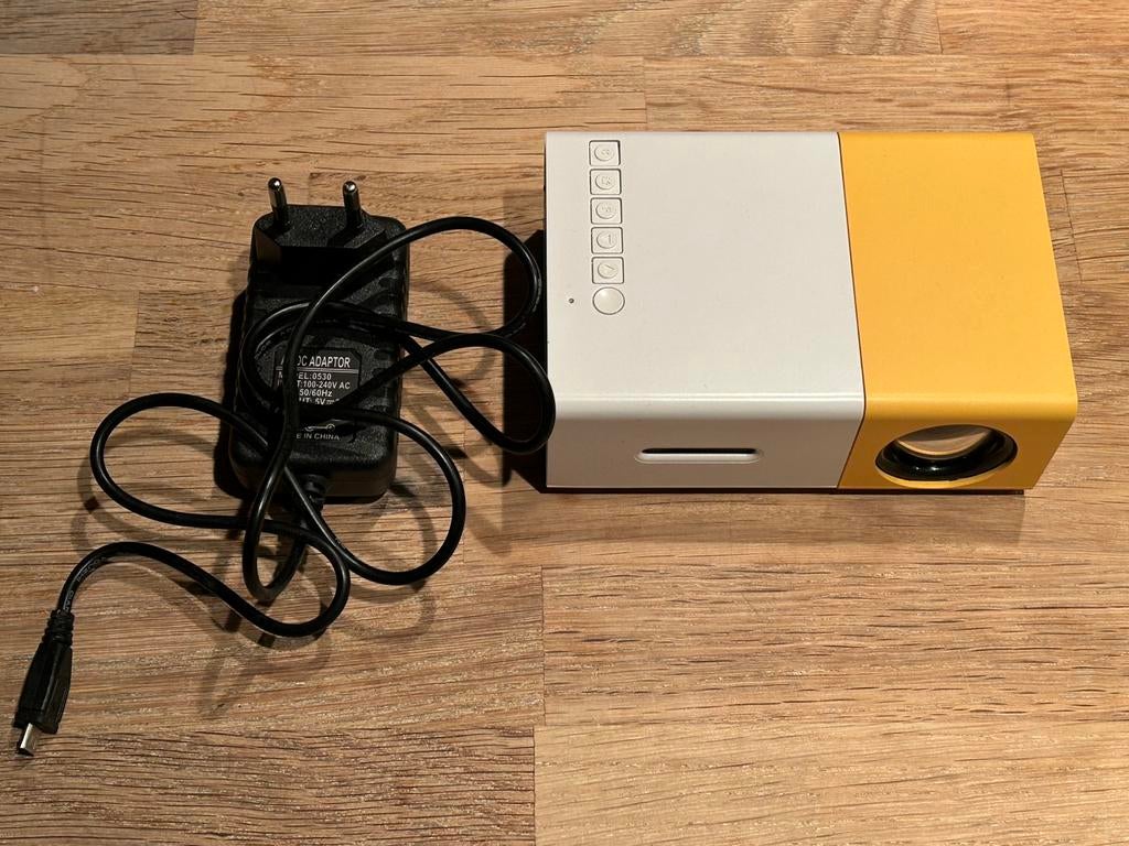 Mini projector - YG300, Ophalen, Zo goed als nieuw, LED, Overige resoluties