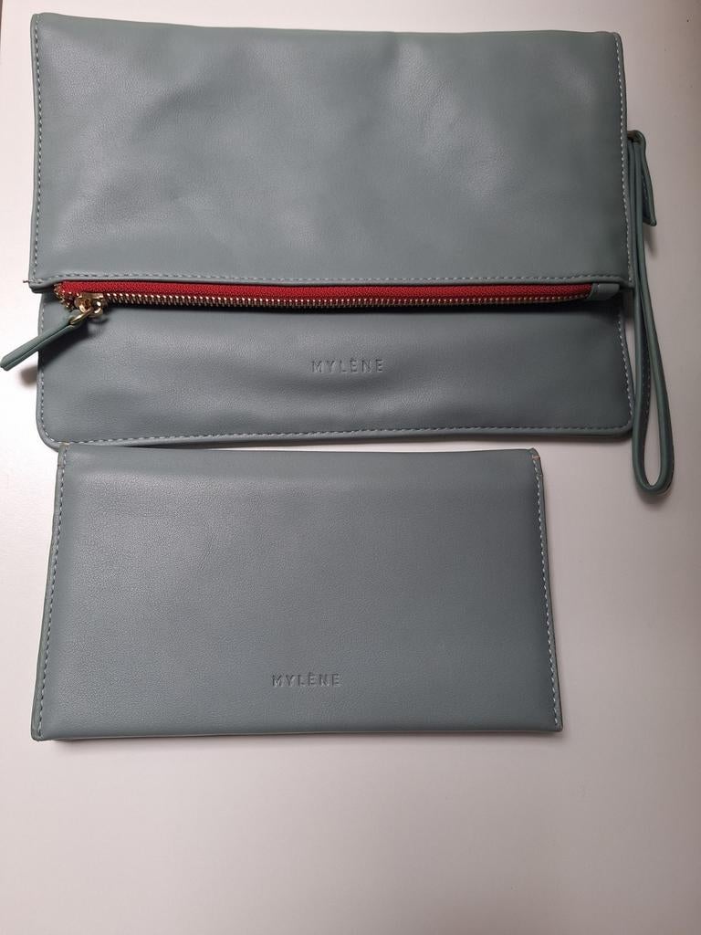 Nieuwe blauwe clutch en bijbehorende portefeuille Mylène, Handtassen en Accessoires, Tassen | Damestassen, Nieuw, Ophalen of Verzenden