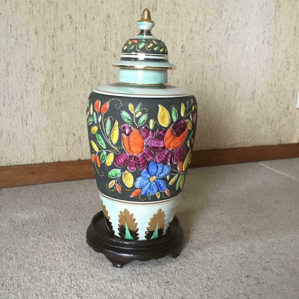 Vaas met bloemenmotief met deksel., Antiek en Kunst, Ophalen
