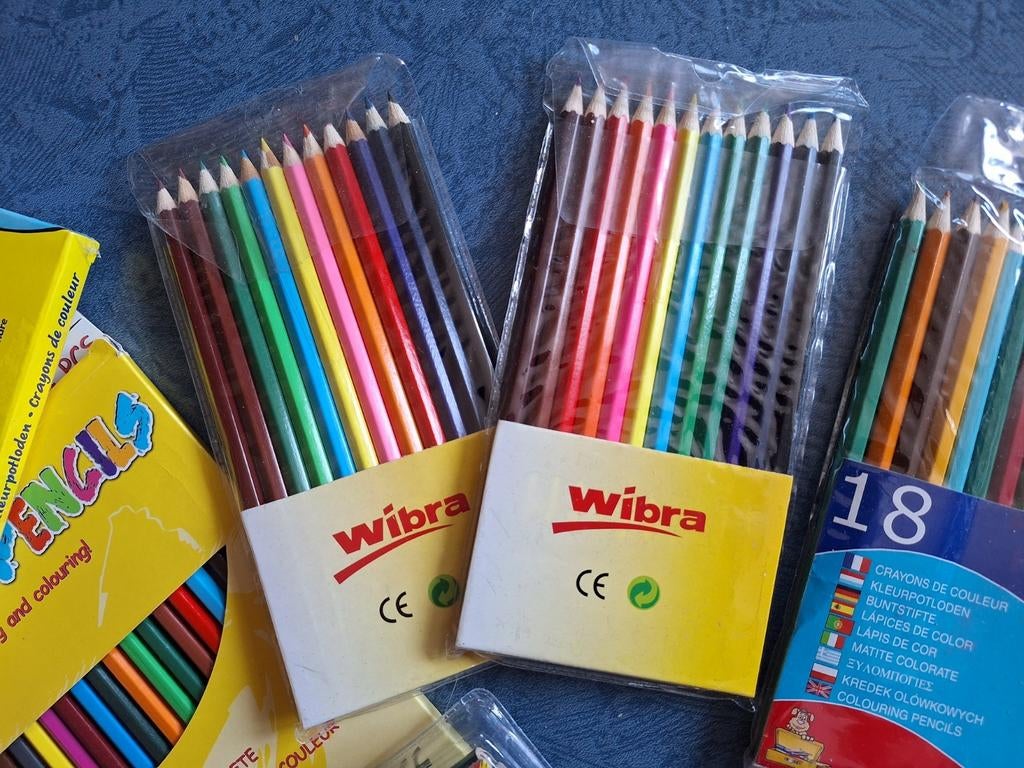 Fourniture scolaire - crayons de couleur et ordinaires neufs, Hobby & Loisirs créatifs, Enlèvement ou Envoi, Neuf
