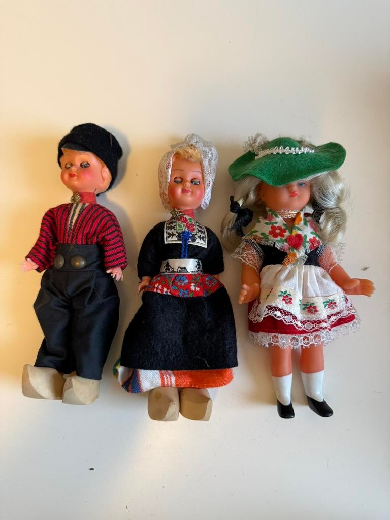 Vintage Dutch & Austrian Traditional Clothing 3 Doll Bundle, Verzamelen, Poppen, Gebruikt, Pop, Levensecht of Reborn, Ophalen of Verzenden