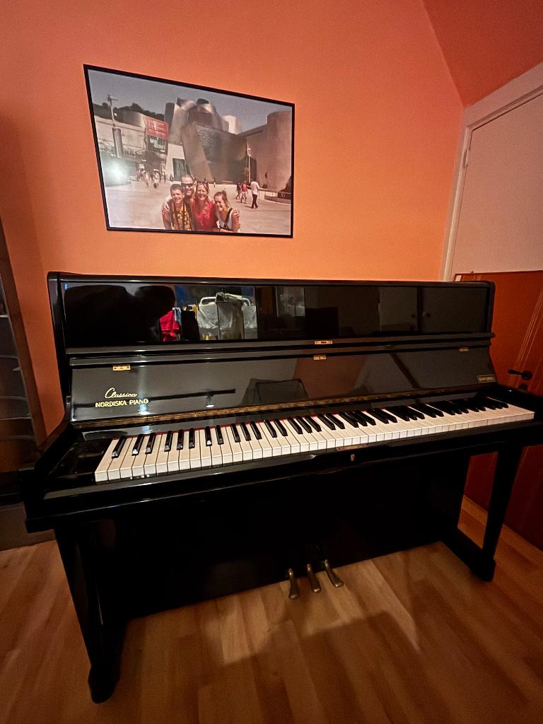 Klassieke buffet piano te koop!, Muziek en Instrumenten, Piano's, Ophalen, Gebruikt, Zwart, Piano