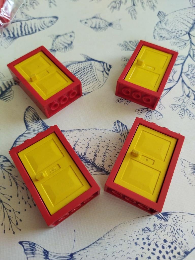 4 portes lego vintage rouge et jaune, Enlèvement ou Envoi, Comme neuf