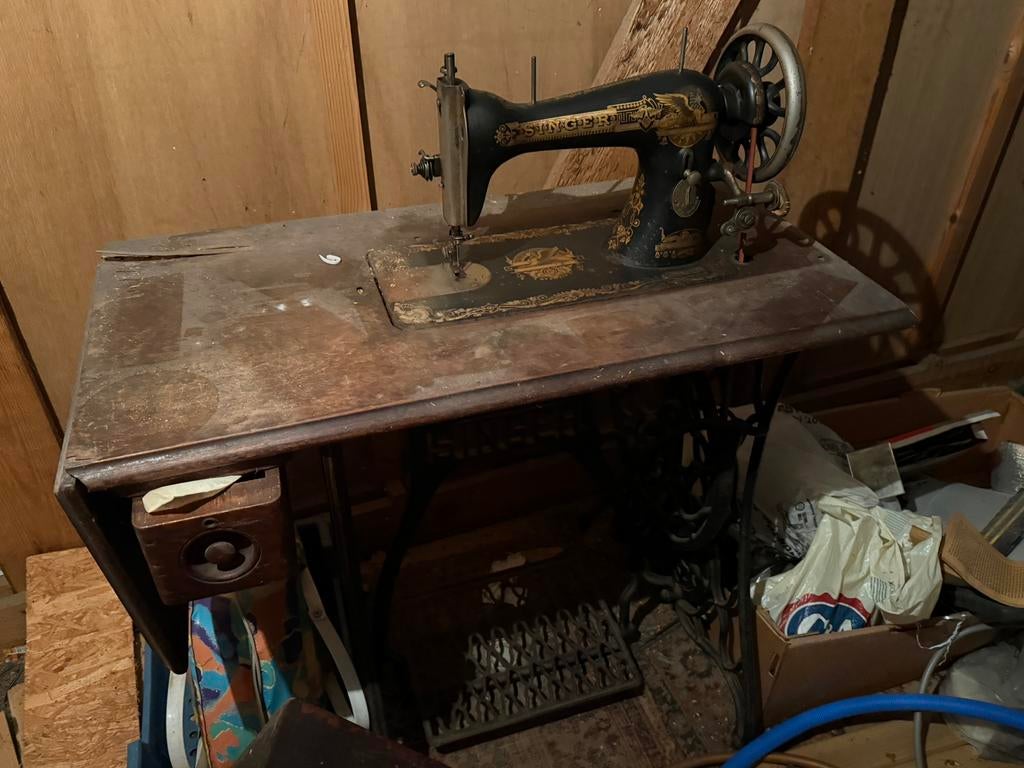 Antiek singer naaimachine hout 1924 met tafel, Ophalen
