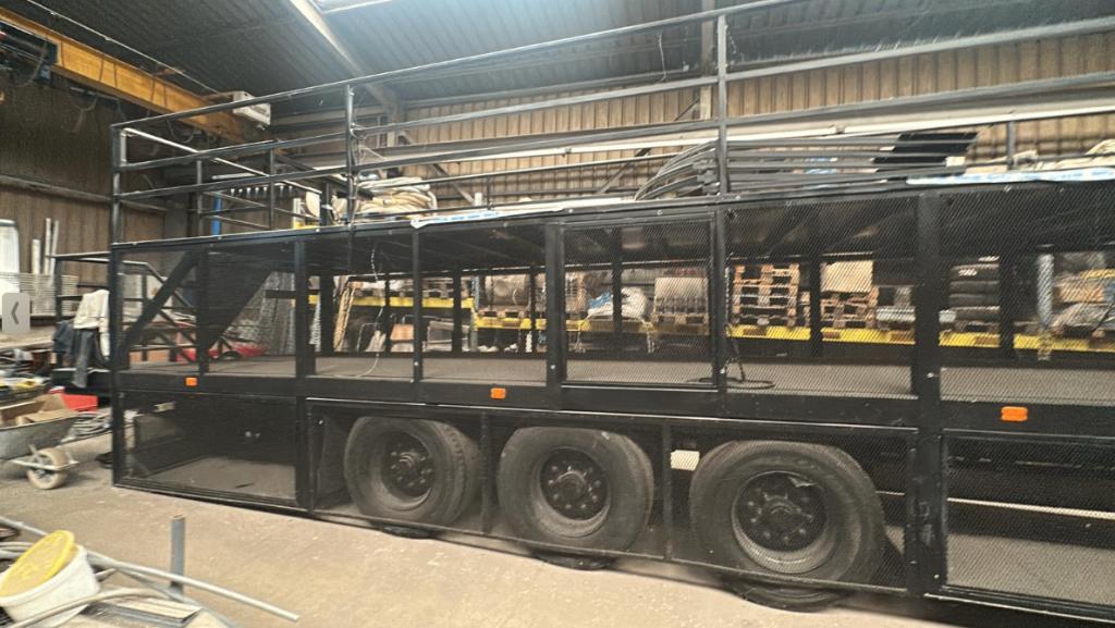 Évènementiel Fruehauf 3 essieux occasion, Ophalen, Gebruikt