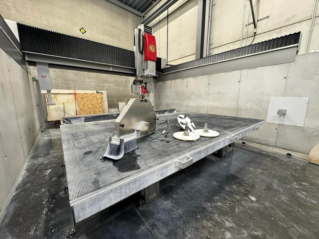 CNC Helios DEA 2023 steenbewerkingsmachine, Ophalen, Zo goed als nieuw