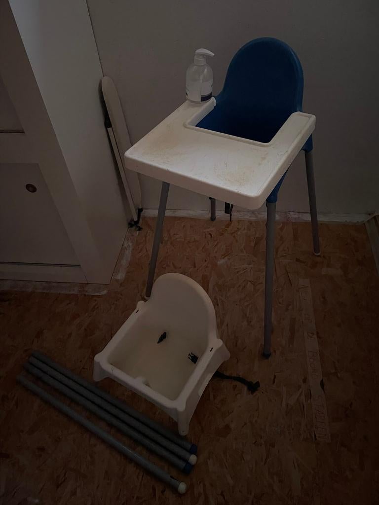 Kinderstoel+Tafeltje+verkleinkussen(2x set)of per stuk kan.., Kinderen en Baby's, Ophalen, Gebruikt, Overige typen, Gordel(s)