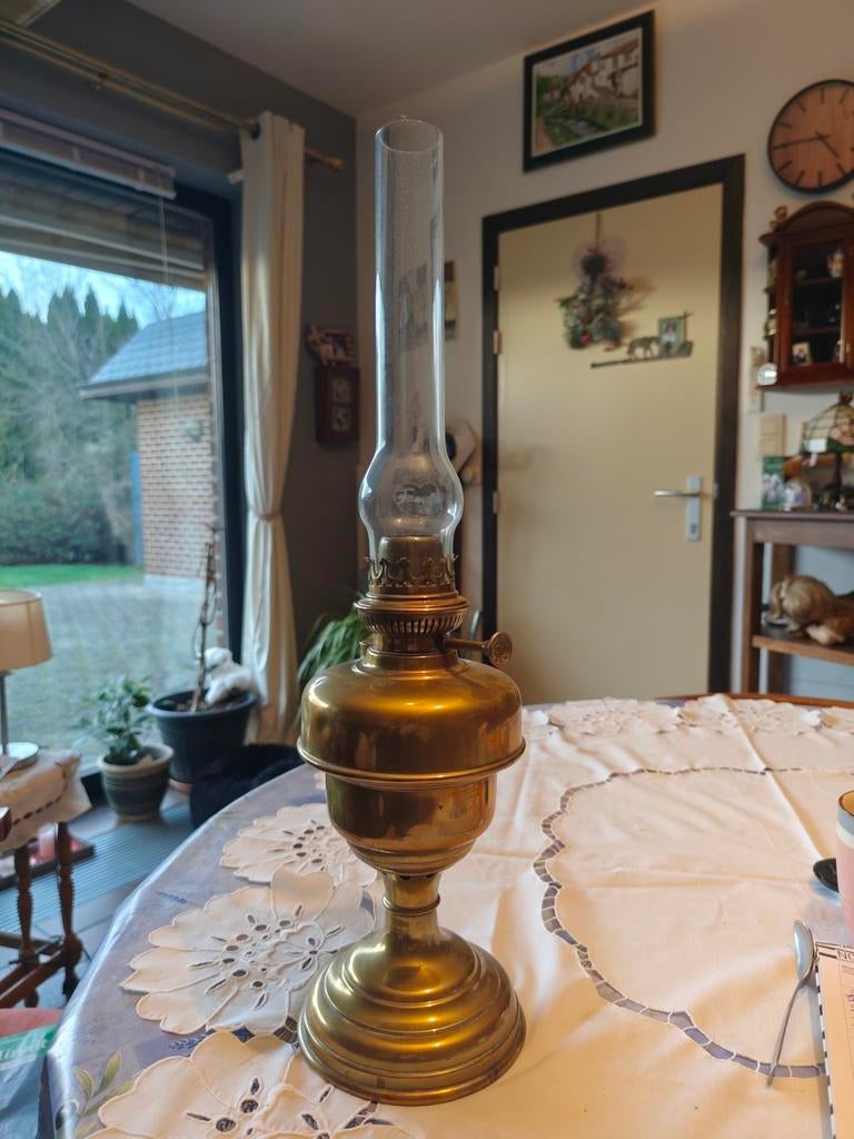Lampe à pétrole ancienne 45 cm en laiton modèle déposé L&B, Antiek en Kunst, Ophalen