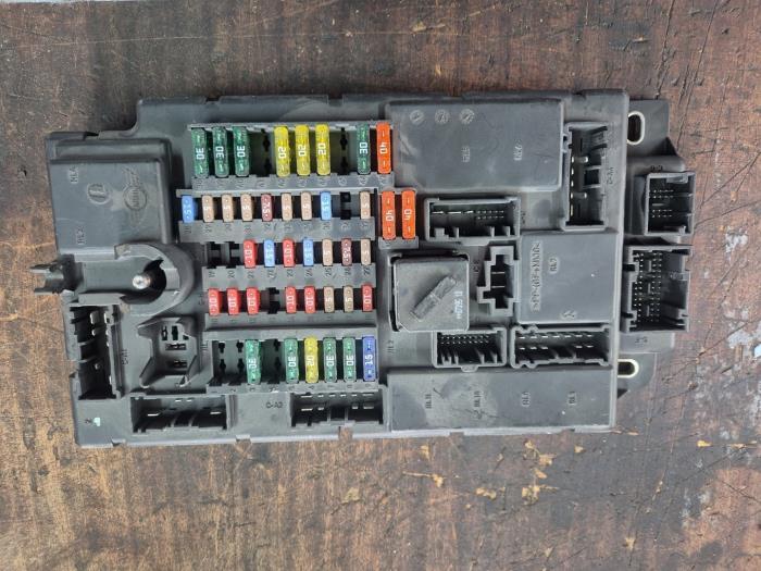 Boîte à fusibles d'un Mini Cooper, -, 3 mois de garantie, -, -