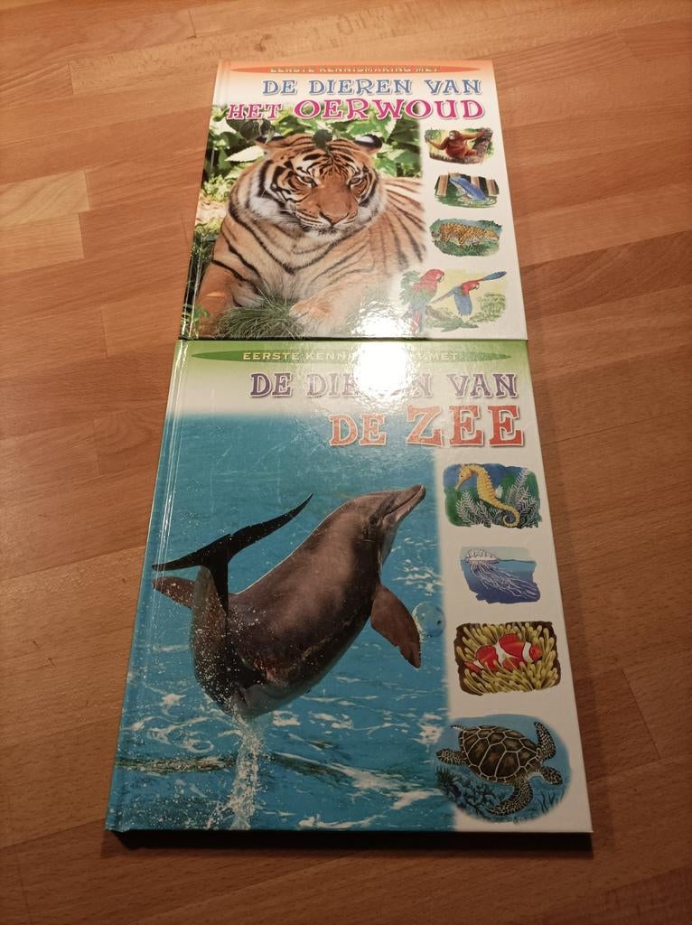 De dieren van het oerwoud en De dieren van de zee., Ophalen of Verzenden, Zo goed als nieuw