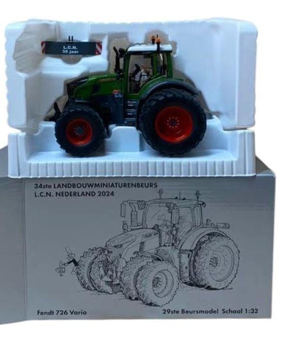 Siku Fendt 726 Vario Beursmodel L.C.N. 2024 - 1:32 Nieuw, Hobby en Vrije tijd, Ophalen of Verzenden, Nieuw, Tractor of Landbouw