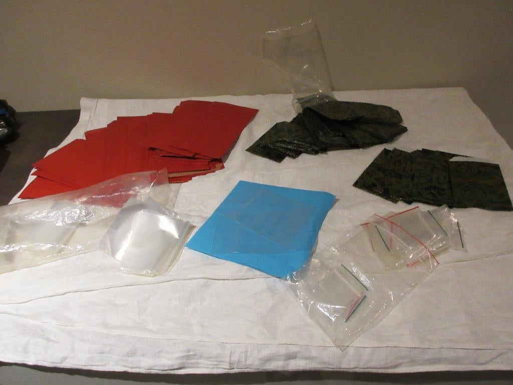 Petits sacs d'emballage en papier et en plastique emballer, Divers, Papier cadeau, Enlèvement