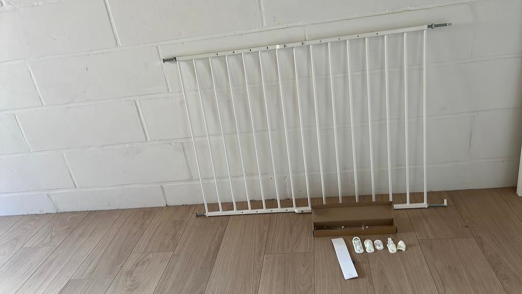Barriere en metal 👶🐶pour interieur 61-109 , blanc, Barrière de sécurité, 100 à 115 cm, Comme neuf, Enlèvement