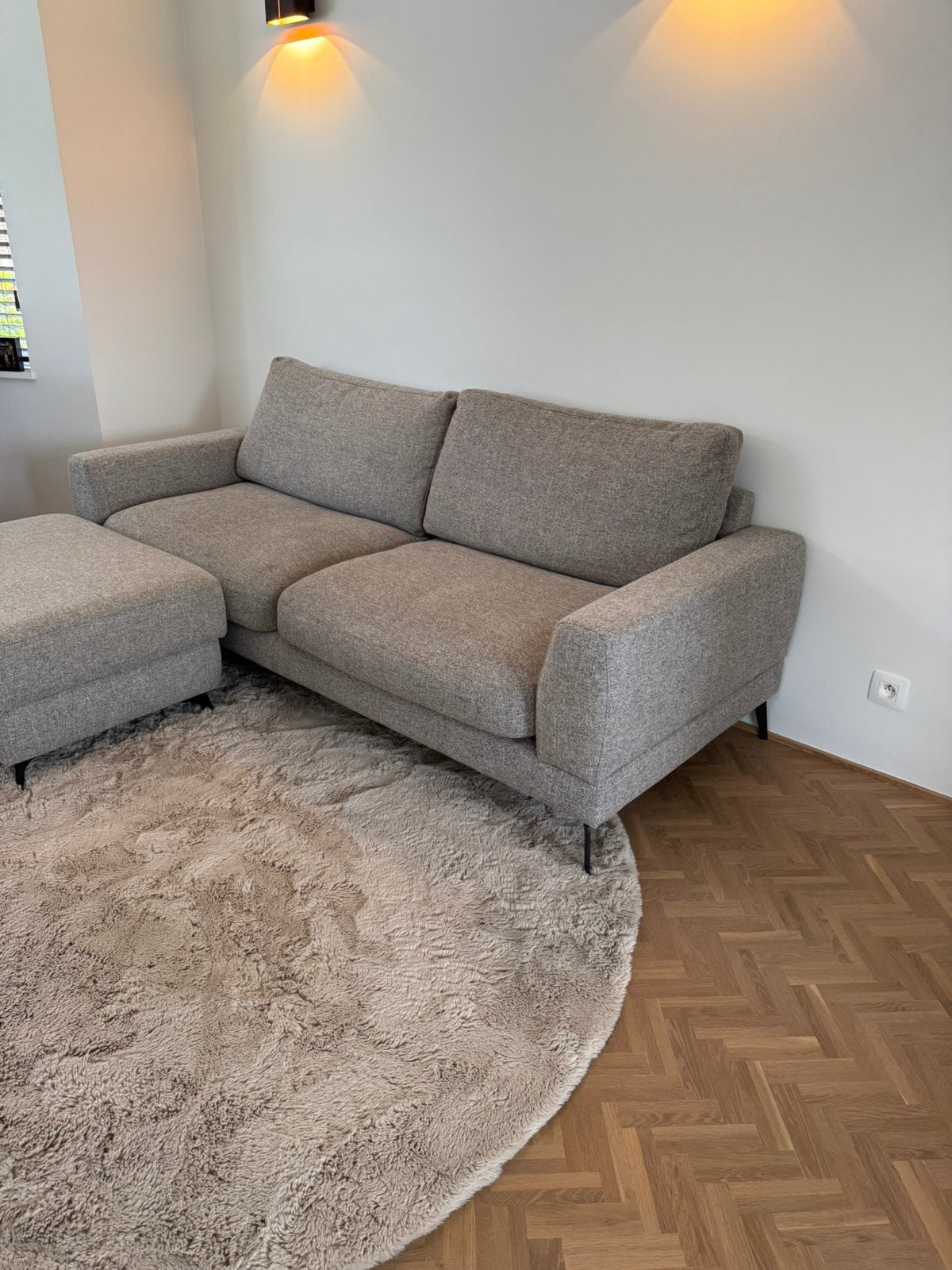 Beige/grijze zetel met aparte poef -  zeer mooie staat, Ophalen, Gebruikt