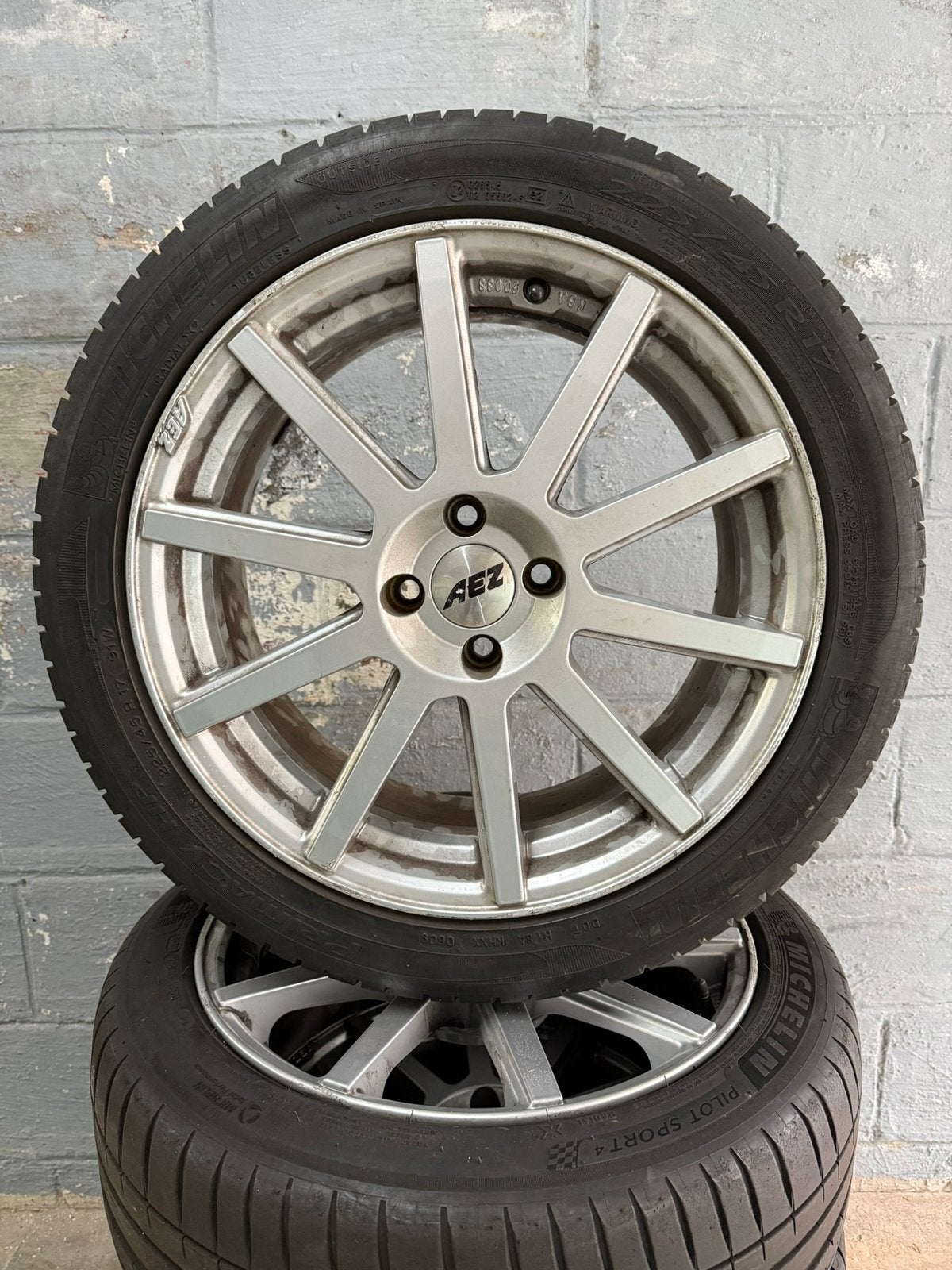 Jantes avec pneus Michelin 17", Autos : Pièces & Accessoires, Pneus et Jantes, 17 pouces, Enlèvement, 225 mm