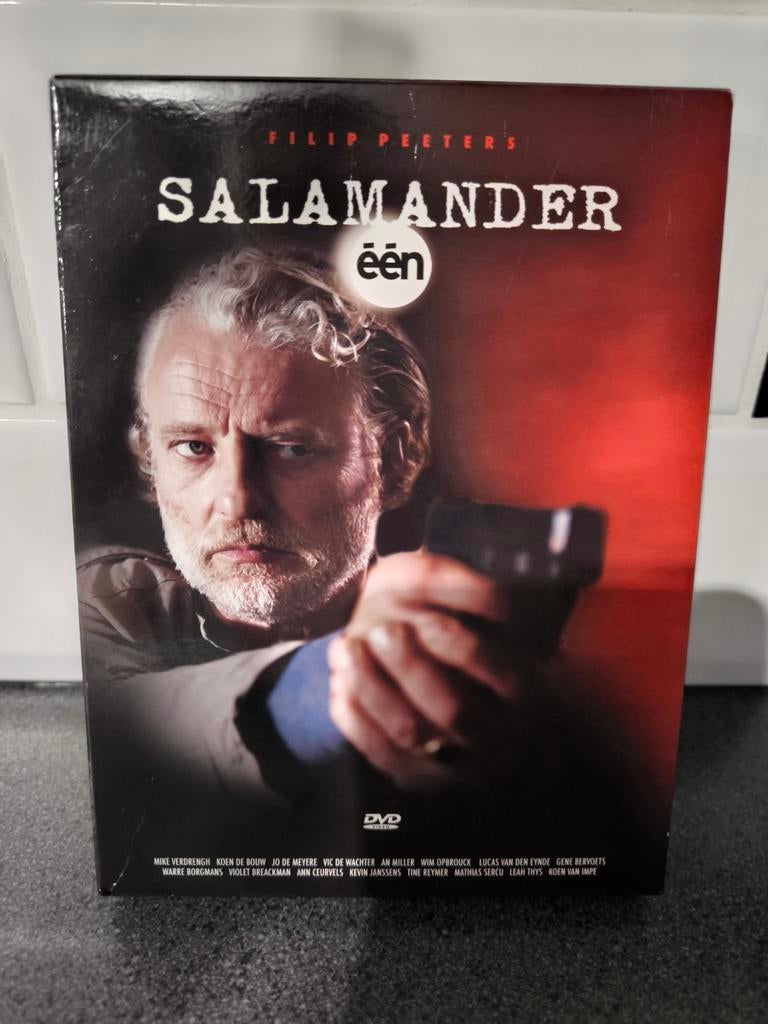 Dvd box Salamander seizoen 1, CD & DVD, DVD | TV & Séries télévisées, Enlèvement ou Envoi