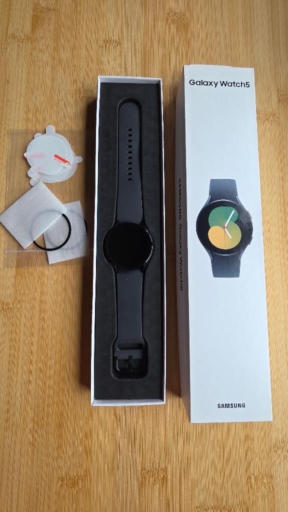 Samsung Galaxy Watch5 44mm LTE Graphite Nieuw, Zwart, Nieuw, Ophalen of Verzenden, Waterdicht