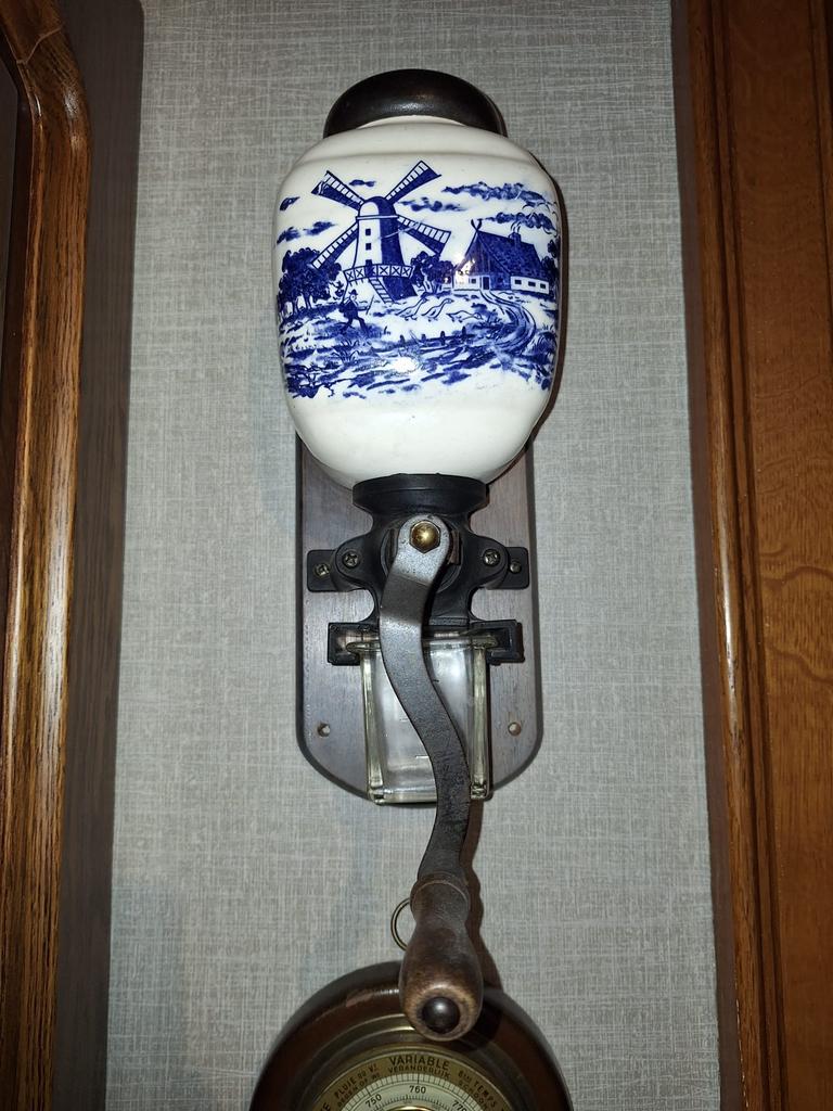 Antieken koffiemolen, Antiek en Kunst, Ophalen