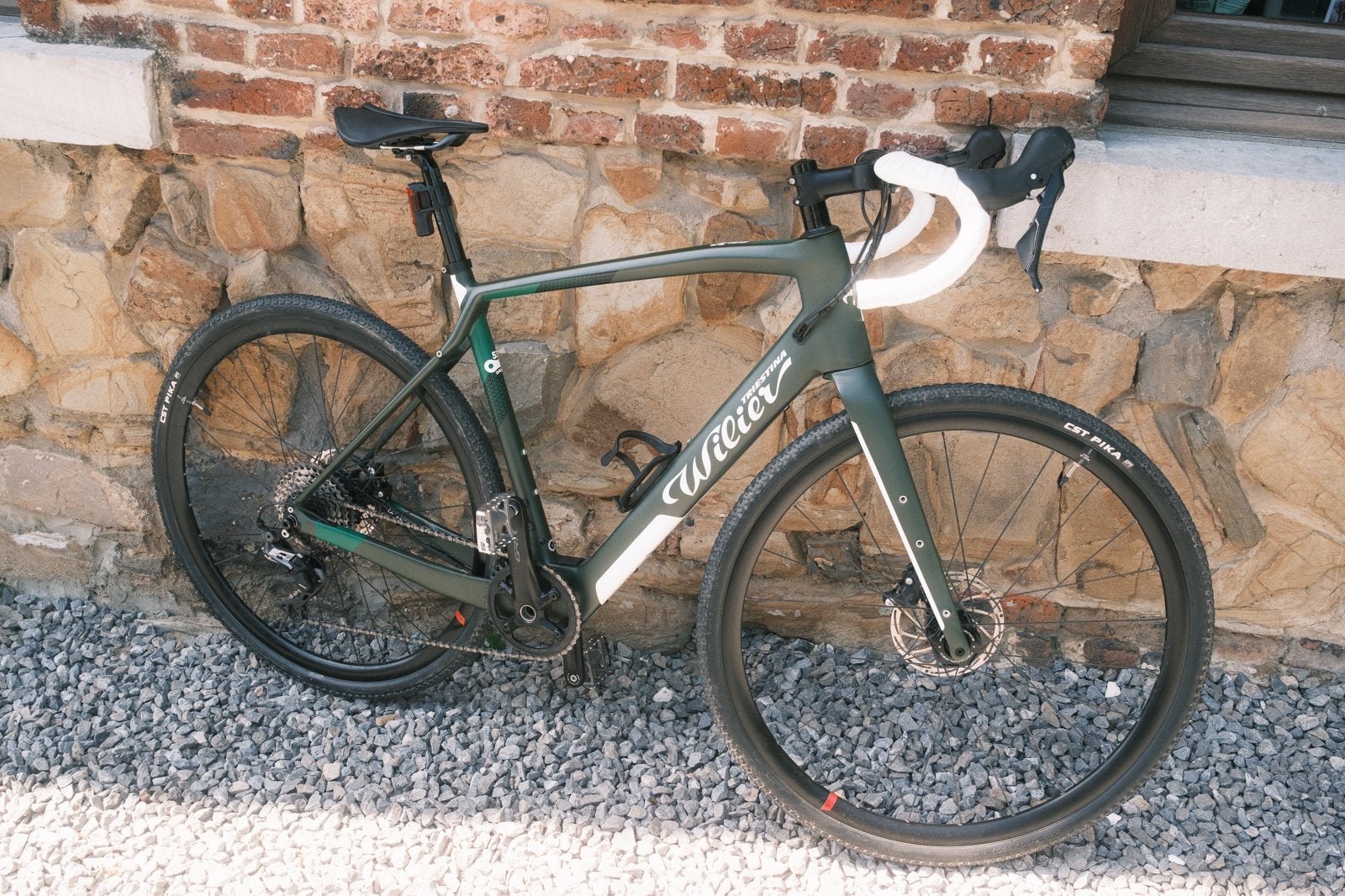 Velo electr. Wilier Jena Hybrid (2020) - État Neuf (265 km), Vélos & Vélomoteurs, Enlèvement, Comme neuf, Frein à disque, 28 pouces