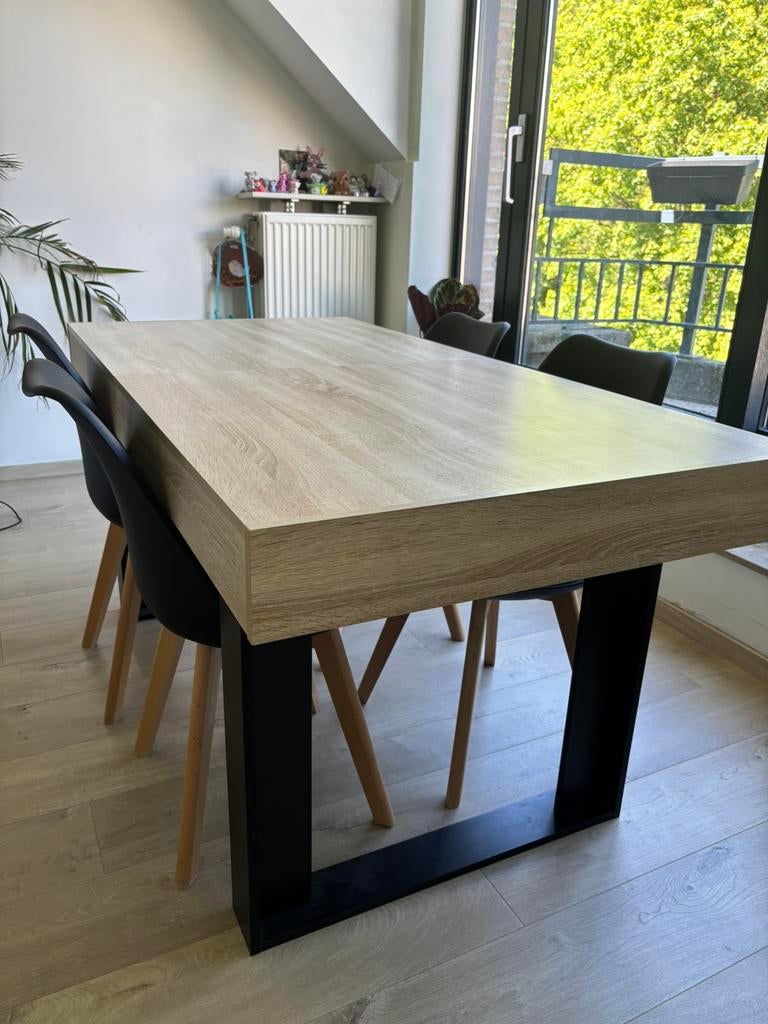 Table de salle à manger extensible + 4 chaises, Enlèvement, Comme neuf, Autres essences de bois