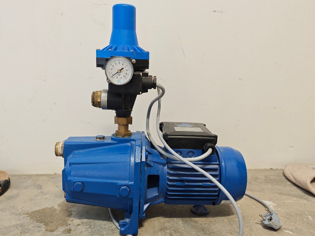 Pompe hydrophore à vendre, Enlèvement, Utilisé