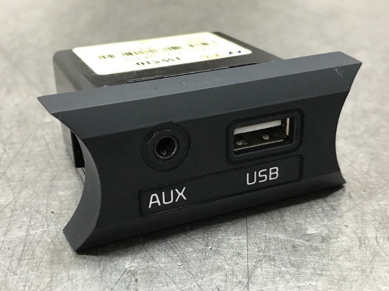 PORT AUX/USB Kia Rio III (UB) (01-2011/12-2017), Autos : Pièces & Accessoires, Autres pièces automobiles, Kia, Utilisé