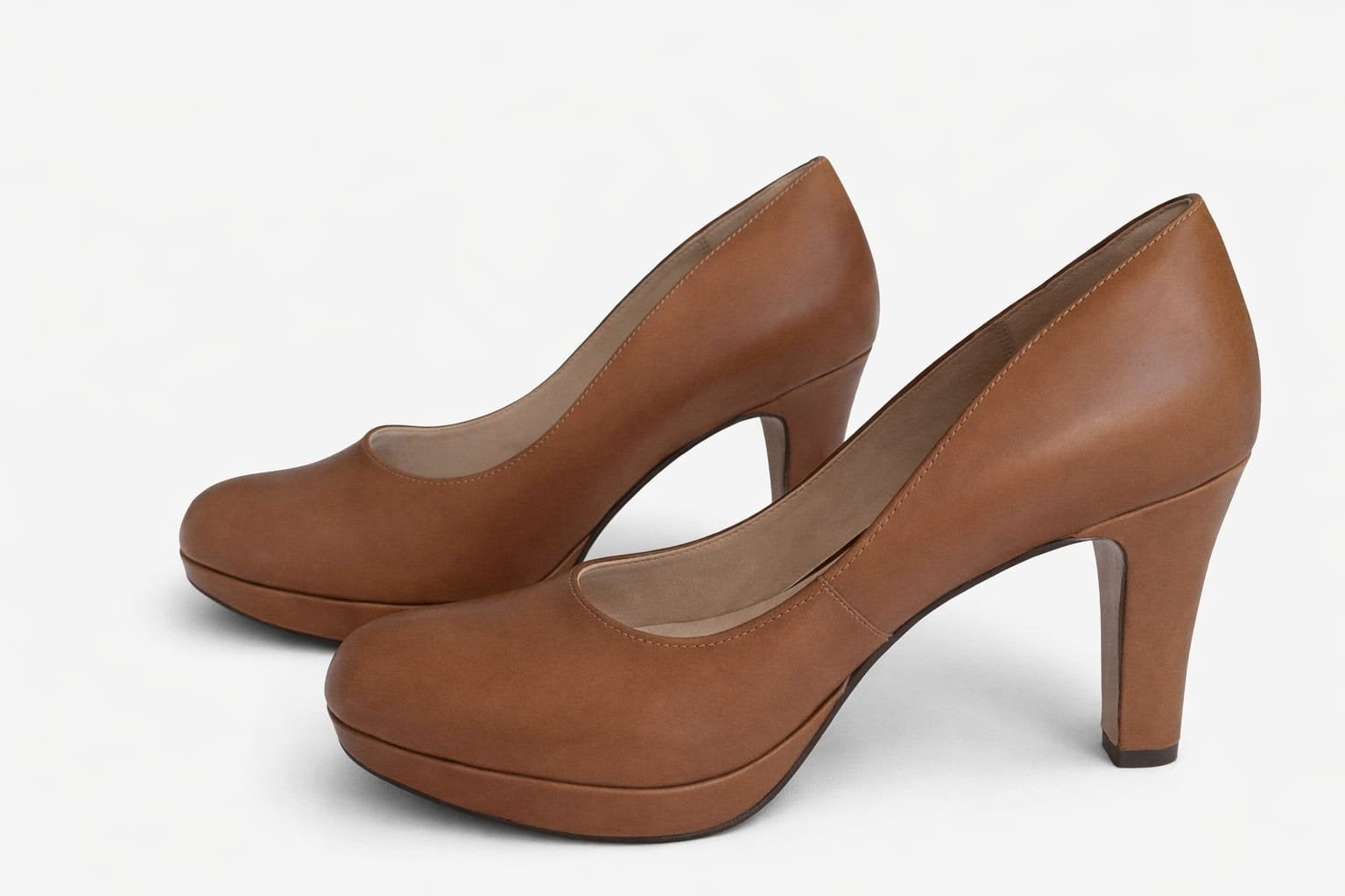 Nieuwe cognackleurige pumps Clarks, Ophalen of Verzenden, Pumps