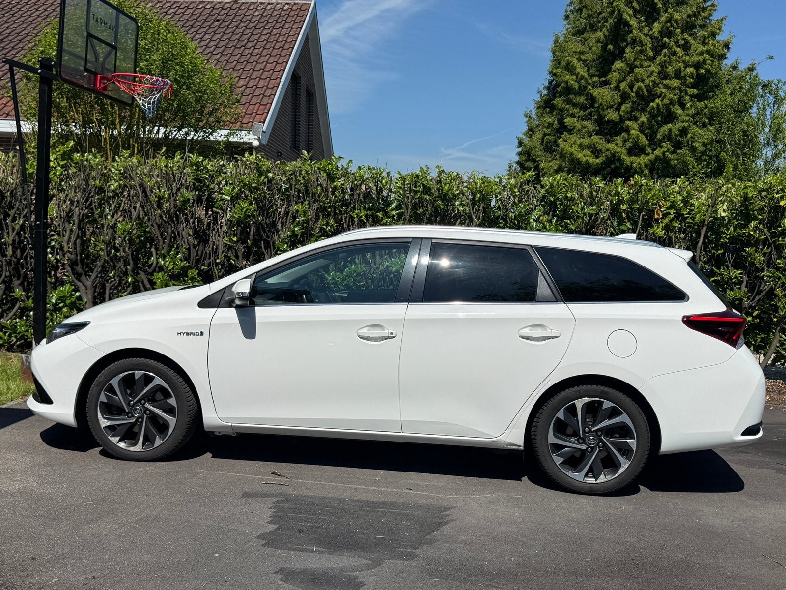 Toyota Auris 2015, 122000 km, essence+hybride, 1.8, Achat, Euro 6, Entreprise, Carnet d'entretien