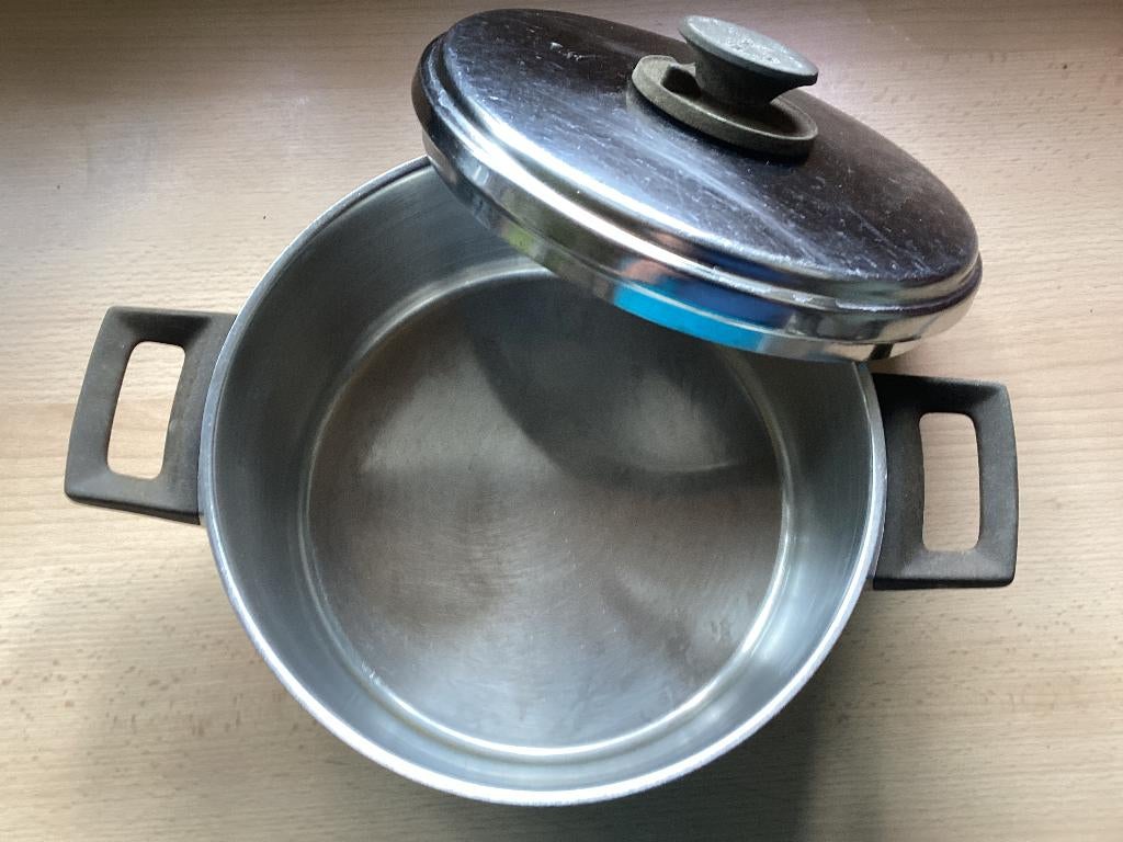 kookpot demeyere silvinox 20 cm / 3 L., Huis en Inrichting, Ophalen of Verzenden, Gebruikt, Inox, Kookpan of Snelkookpan