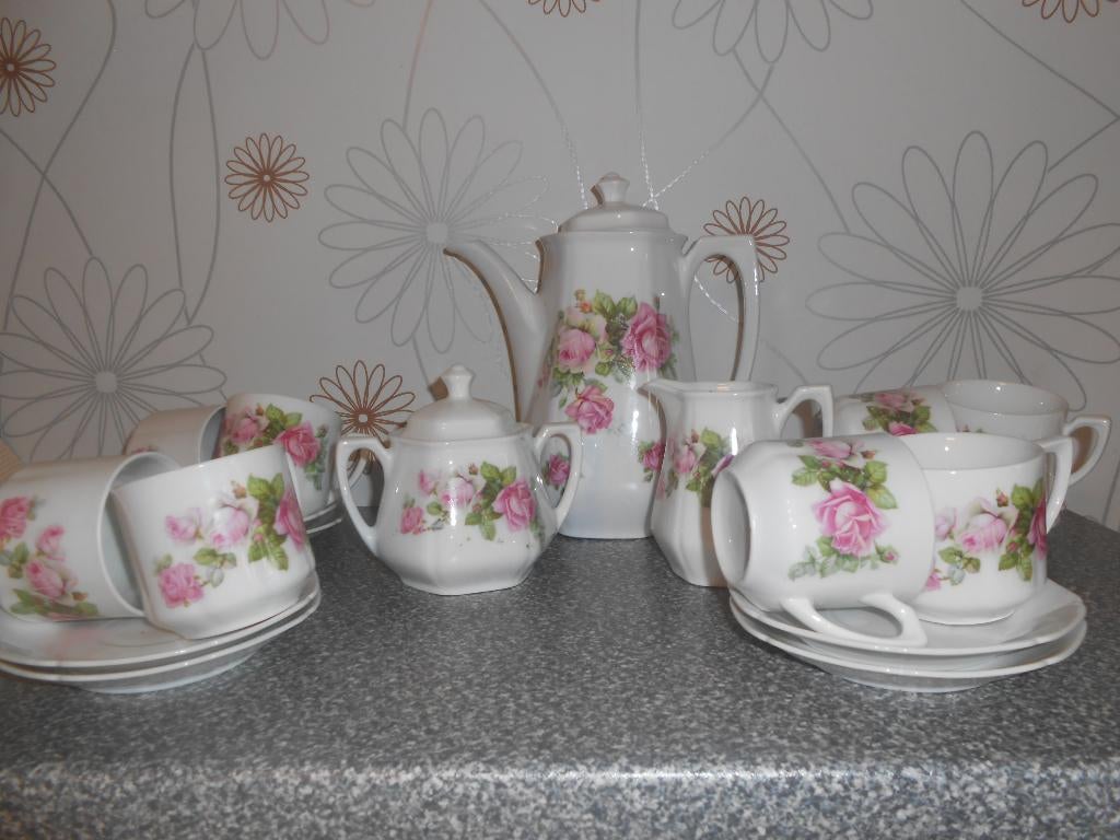 Wit koffieservies met bloemmotief, Huis en Inrichting, Keuken | Servies, Ophalen, Zo goed als nieuw, Porselein, Compleet servies