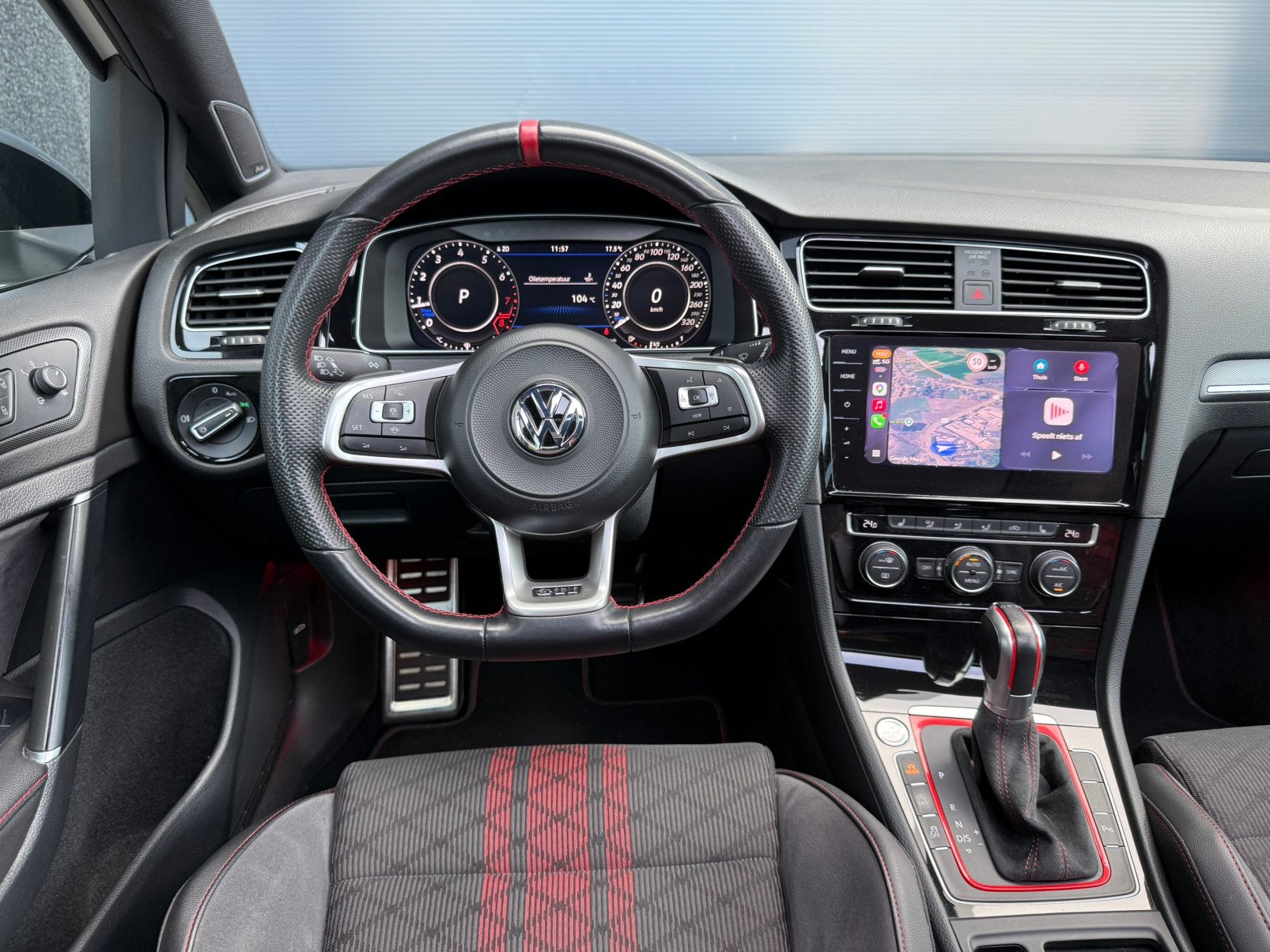 VW GOLF 7.5 GTI TCR - AKRA - DCC - PANO - KEYLESS - DYNAUDIO, Auto's, Verwarmde buitenspiegels, 4 cilinders, 1984 cc, Alcantara