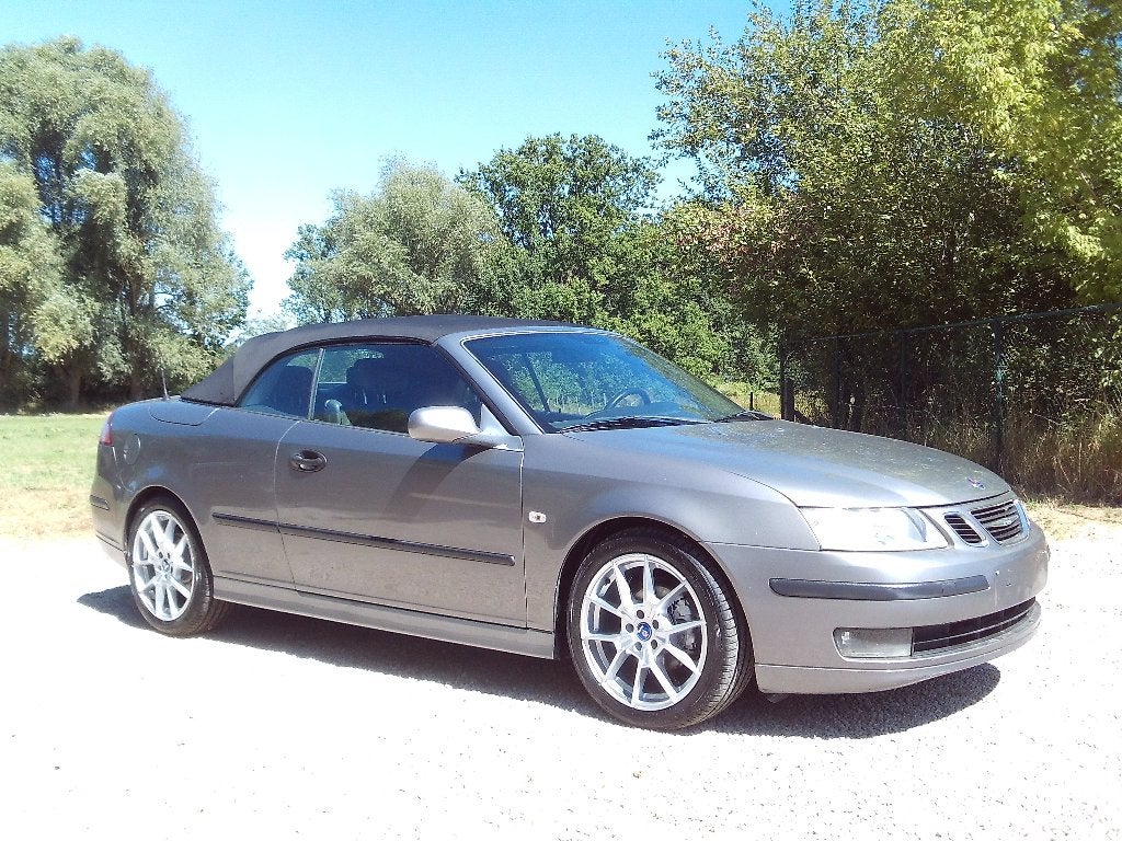 SAAB 9-3  CABRIO BENZINE Vector 150PK TURBO LEDER gps OHB, Auto's, Voorwielaandrijving, 4 cilinders, Cabriolet, Leder