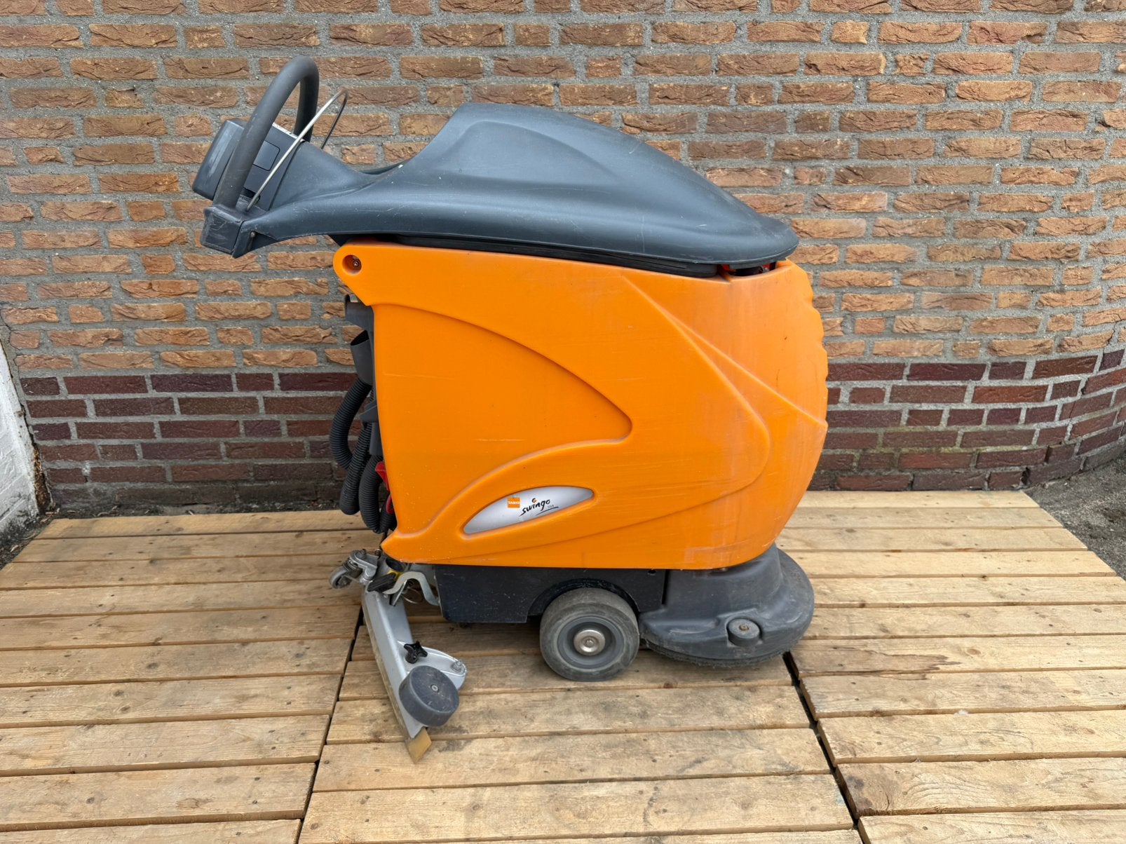 Autolaveuse et autolaveuse et sécheuse Taski Swingo 755, Bricolage & Construction, Enlèvement ou Envoi, Comme neuf, Machine de nettoyage à brosse