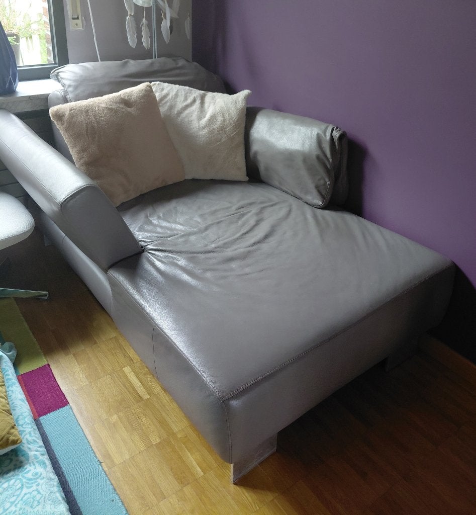 Longchair in grijs leder inclusief 2 grote lederen kussens, Enlèvement, Comme neuf, Cuir, Modern