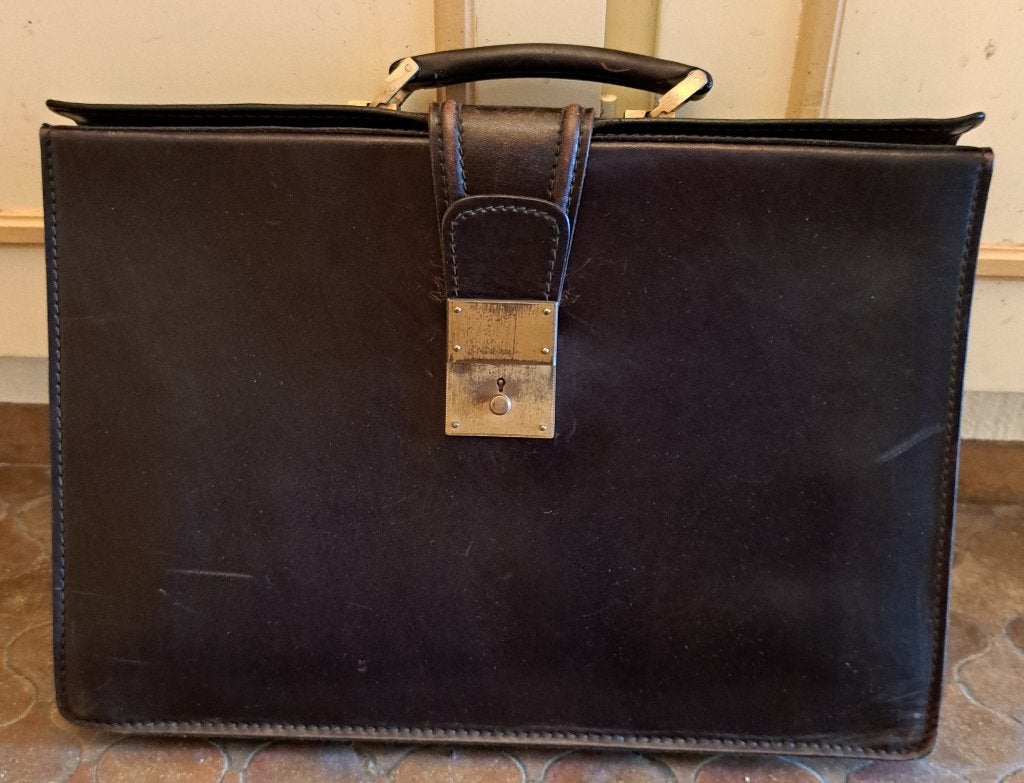 Soepele lederen zwarte mallette met gesp vintage, Ophalen