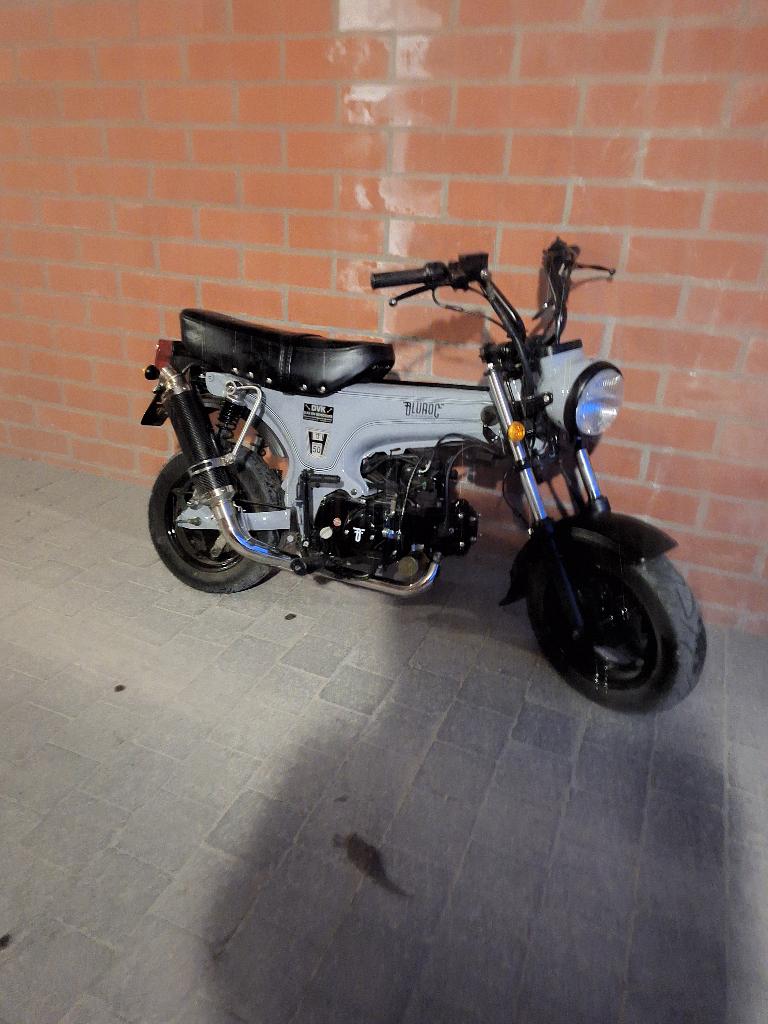 Dax, Autres modèles, 4 vitesses, Comme neuf, Classe B (45 km/h)