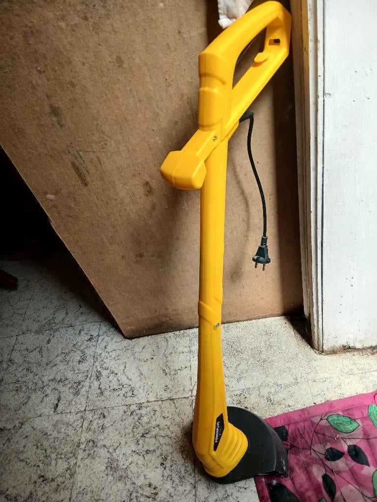 Grasmaaier + trimmer samen 50euro, Ophalen, Elektrische grasmaaier, Kooimesmaaier, Opvangbak