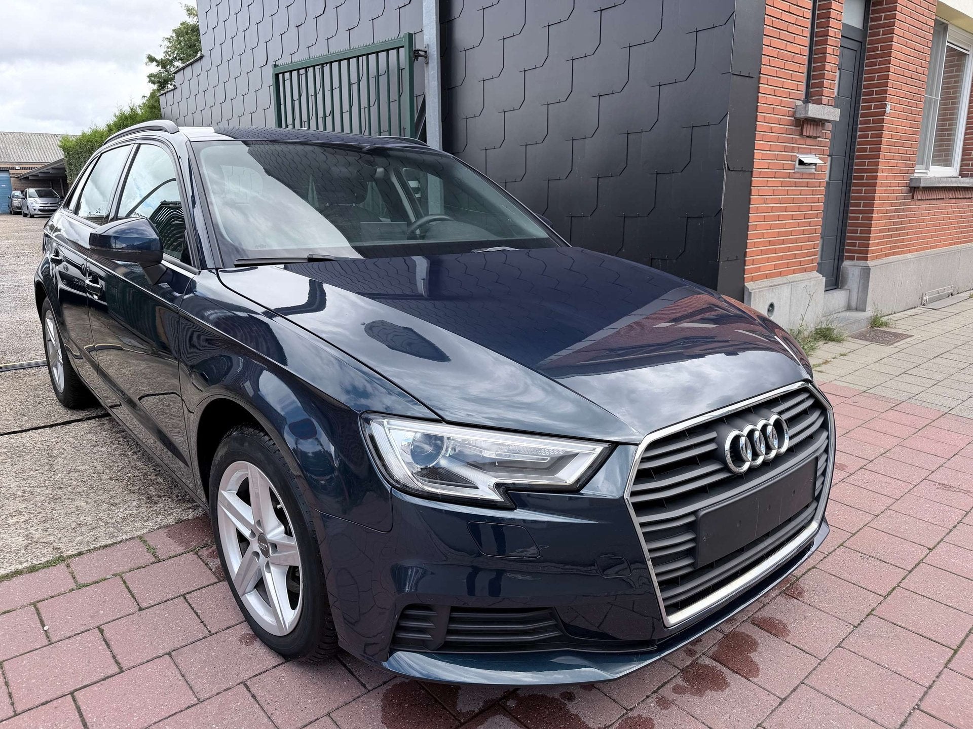 Audi A3 Sportback 1.6 TDI EDITION | NAVI | PDC | CRUISE, Auto's, Audi, Dealer onderhouden, Stof, Gebruikt, 4 cilinders