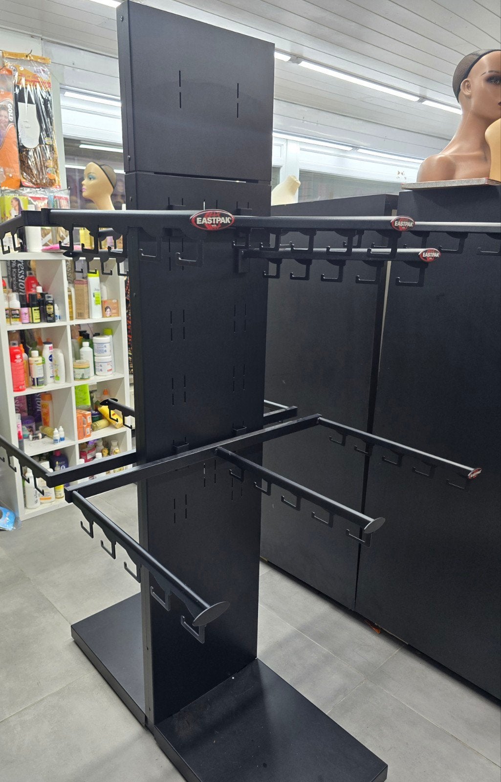 grand présentoir en métal pour sacs à main ou vêtements, Enlèvement