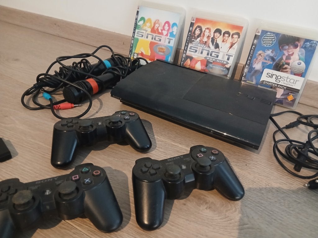 Playstation 3 + 3 controllers, microfoons & games, Games en Spelcomputers, Spelcomputers | Sony PlayStation 3, Ophalen, Gebruikt