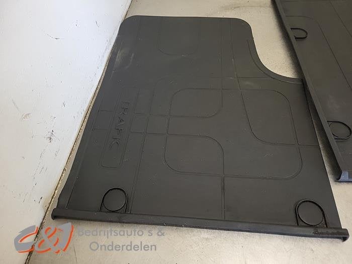 Kit tapis d'un Renault Trafic, Renault, -, 3 mois de garantie, Utilisé