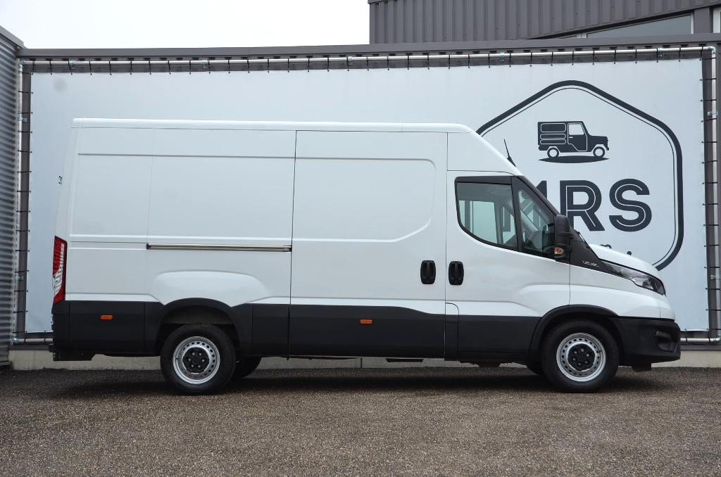 Iveco Daily 35S14- L3H2- A/C- Trekhaak sleep 3.5T- 24790+BTW, Auto's, 100 kW, Stof, Euro 6, 2287 cc