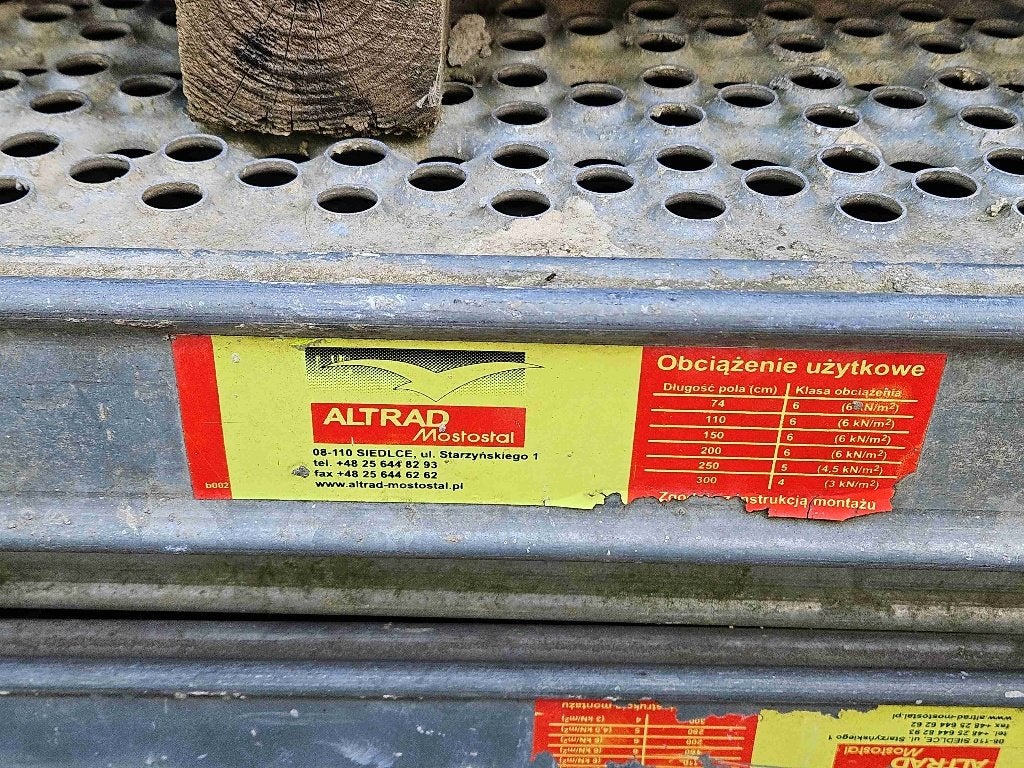 Partij steigeronderdelen - 146 platformen ALTRAD + 98 frames, Doe-het-zelf en Bouw, Ophalen, Gebruikt, Gevelsteiger, 2 tot 5 meter