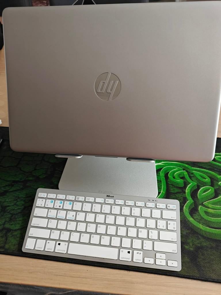 laptop houder en draadloos toetsenbord, Ophalen, Azerty, Zo goed als nieuw, Draadloos
