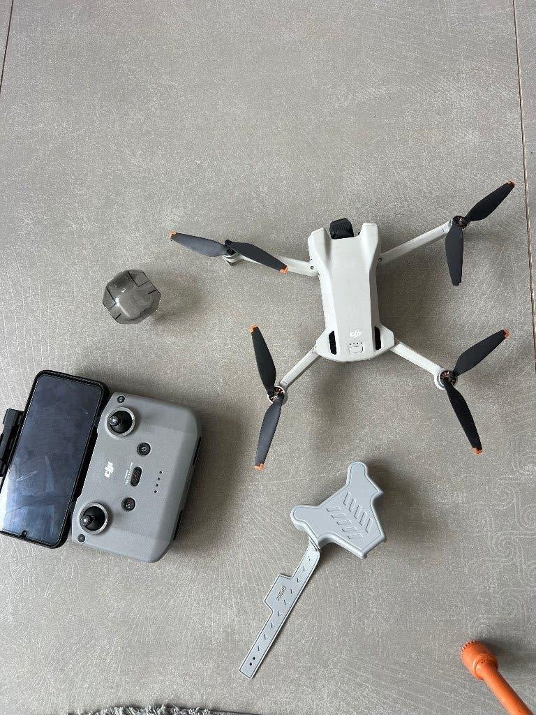 DJI Mini 3 + RC-N1 Controller + DJI Tas + Extra Propellers, Enlèvement ou Envoi, Moins de 250 g, Qualité supérieure, 5 à 10 km