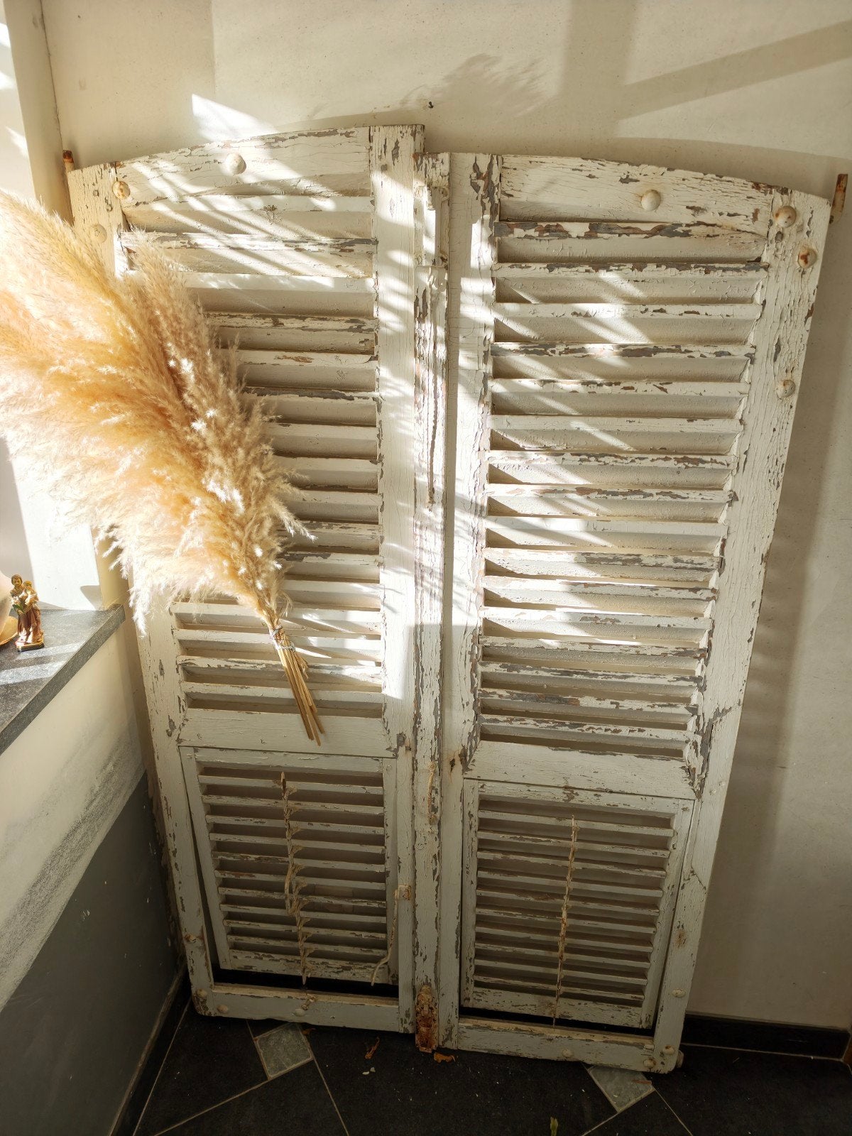 Paire de volets persiennes anciens en bois patiné – Shabby, Maison & Meubles, Enlèvement