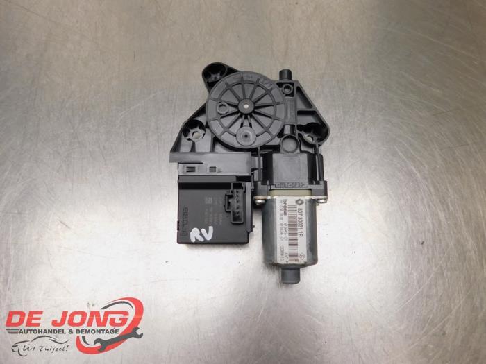 Moteur de vitre portière d'un Renault Scenic, Renault, -, 3 mois de garantie, Utilisé