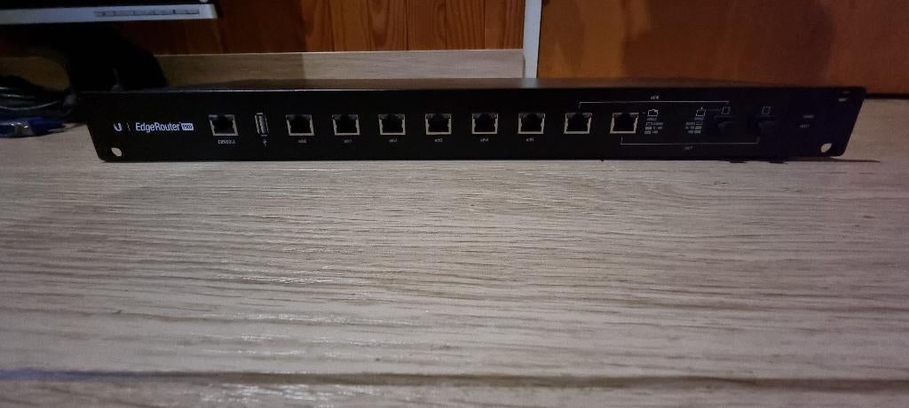 Ubiquiti EdgeRouter Pro 8 (ERPro-8) – Gigabit Rack Router, Computers en Software, Ophalen, Zo goed als nieuw, Router, Ubiquiti Unifi